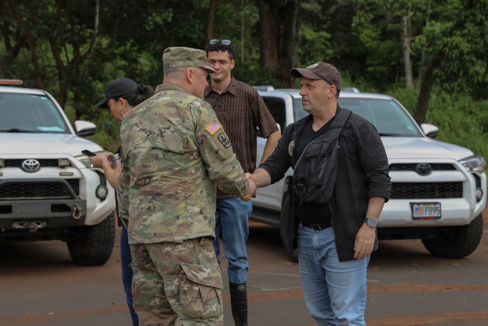 Governor, Adjutant General and state officials evaluate Waialua flood recovery