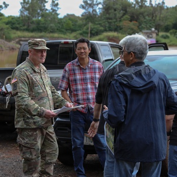 Governor, Adjutant General and state officials evaluate Waialua flood recovery