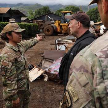 Governor, Adjutant General and state officials evaluate Waialua flood recovery