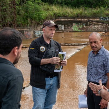 Governor, Adjutant General and state officials evaluate Waialua flood recovery
