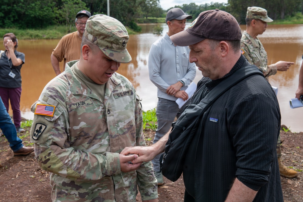 Governor, Adjutant General and state officials evaluate Waialua flood recovery
