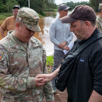 Governor, Adjutant General and state officials evaluate Waialua flood recovery
