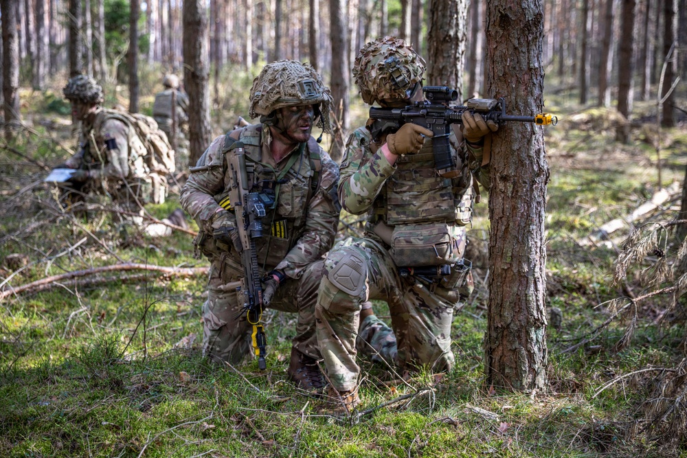 U.S. Army Soldiers train with the British Army 2nd Royal Anglians