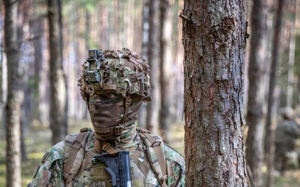 U.S. Army Soldiers train with the British Army 2nd Royal Anglians