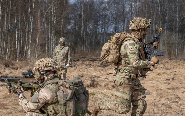 U.S. Army Soldiers train with the British Army 2nd Royal Anglians