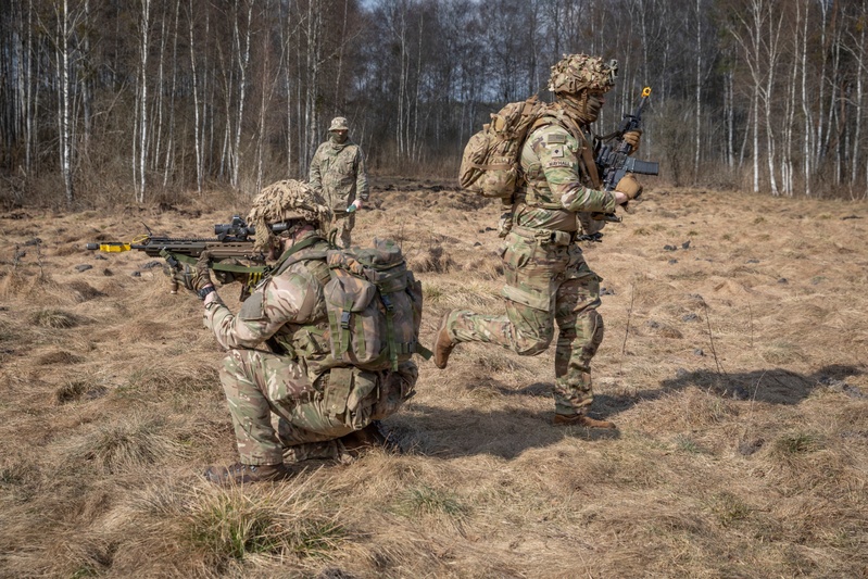 U.S. Army Soldiers train with the British Army 2nd Royal Anglians