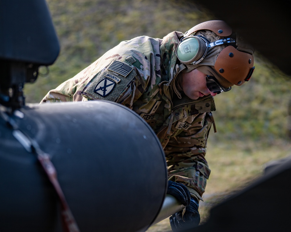 12th CAB soldiers arm Apaches for flight at Operation Skyfall