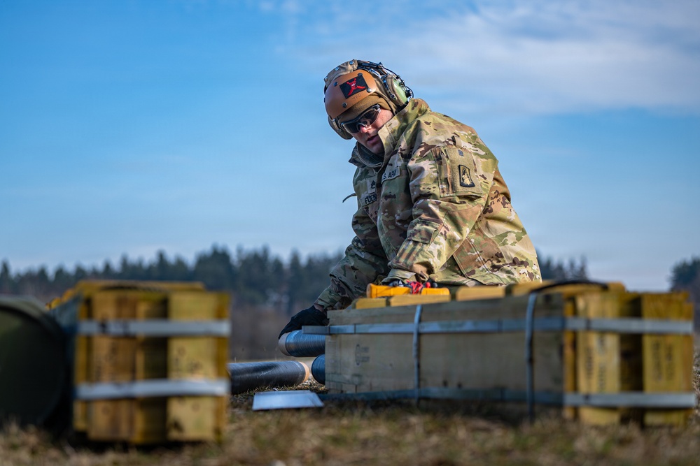 12th CAB soldiers arm Apaches for flight at Operation Skyfall