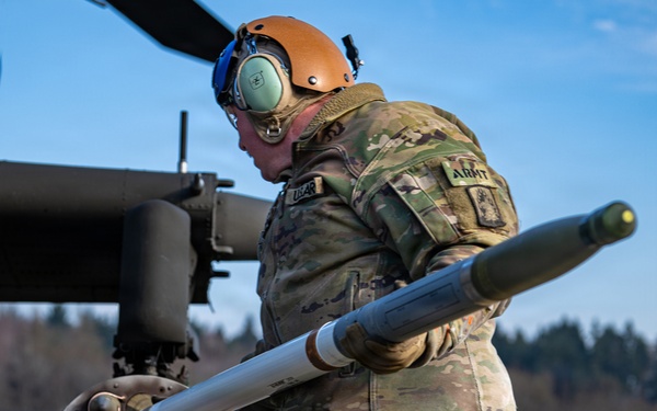 12th CAB soldiers arm Apaches for flight at Operation Skyfall