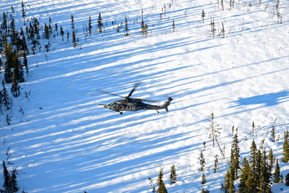31st FW teams up with Swedish Rangers for CSAR training in the High North