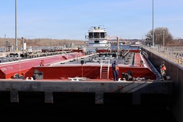 Spring arrives on the Upper Mississippi River as first tows reach St. Paul, MN