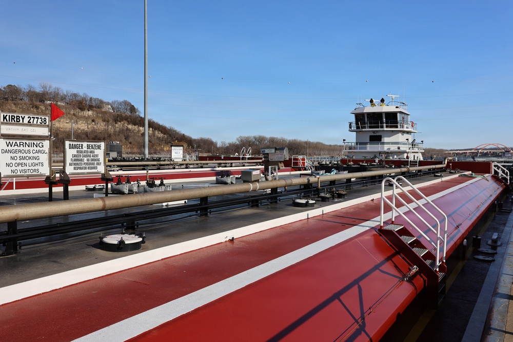 Spring arrives on the Upper Mississippi River as first tows reach St. Paul, MN