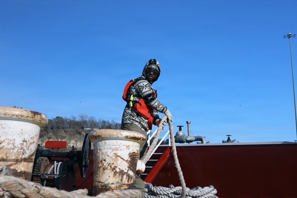 Spring arrives on the Upper Mississippi River as first tows reach St. Paul, MN
