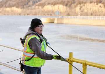 Spring arrives on the Upper Mississippi River as first tows reach St. Paul, MN