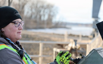 Spring arrives on the Upper Mississippi River as first tows reach St. Paul, MN