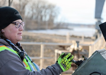 Spring arrives on the Upper Mississippi River as first tows reach St. Paul, MN