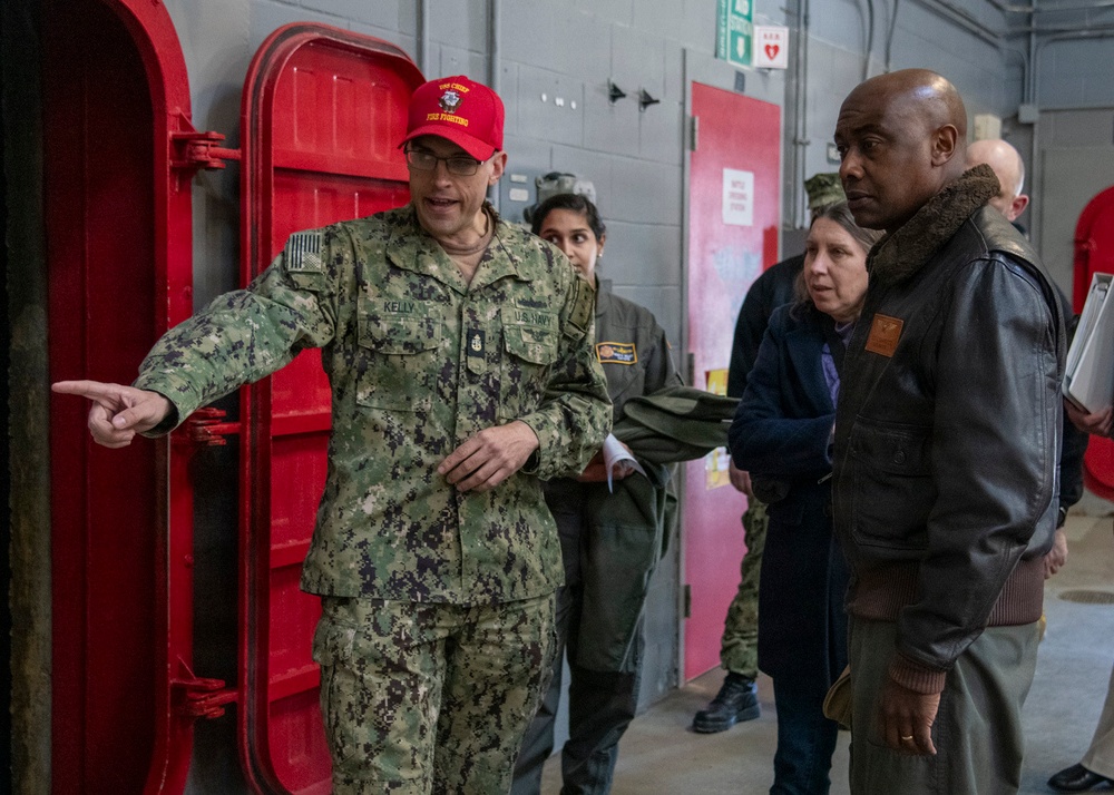 Rear Adm. Stephen Barnett visits RTC