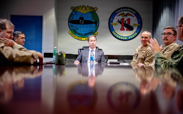 Assistant Secretary of the Navy of the Navy for Manpower and Reserve Affairs Visits Naval Base Point Loma