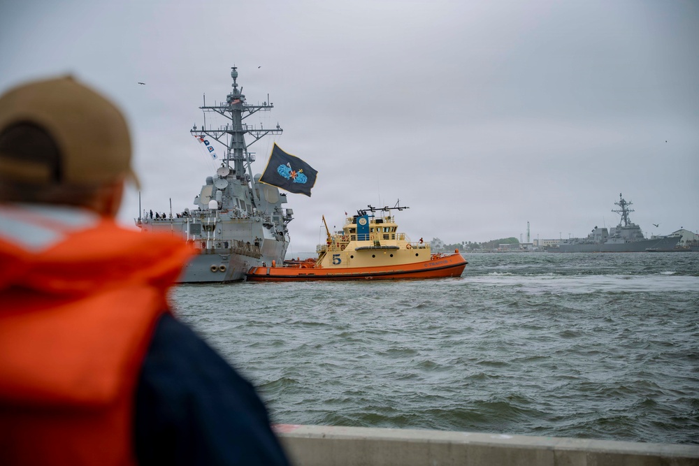 USS Mason (DDG 87) Departs for Deployment