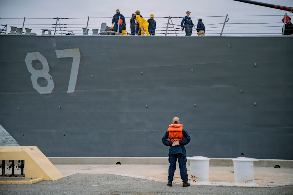 USS Mason (DDG 87) Departs for Deployment