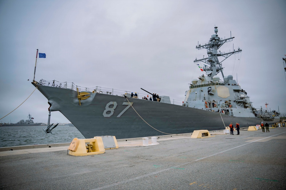 USS Mason (DDG 87) Departs for Deployment