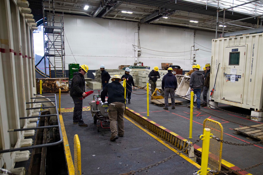 Ronald Reagan Sailors Prepare For Maintenance