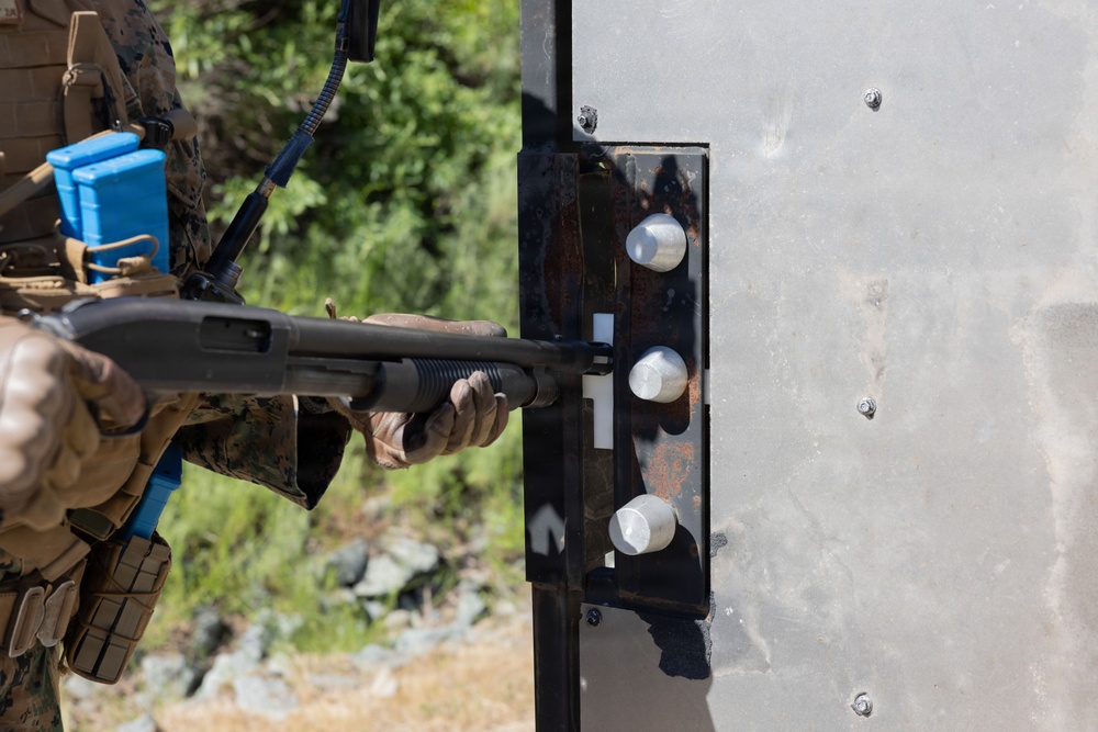 DVIDS - Images - Raid Leaders Course 26-1 Breaching Training [Image 2 of 3]