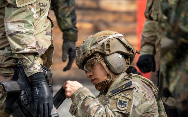 IMCOM-Europe Best Warrior Competition challenges Soldiers in technical proficiency and warrior tasks on day three