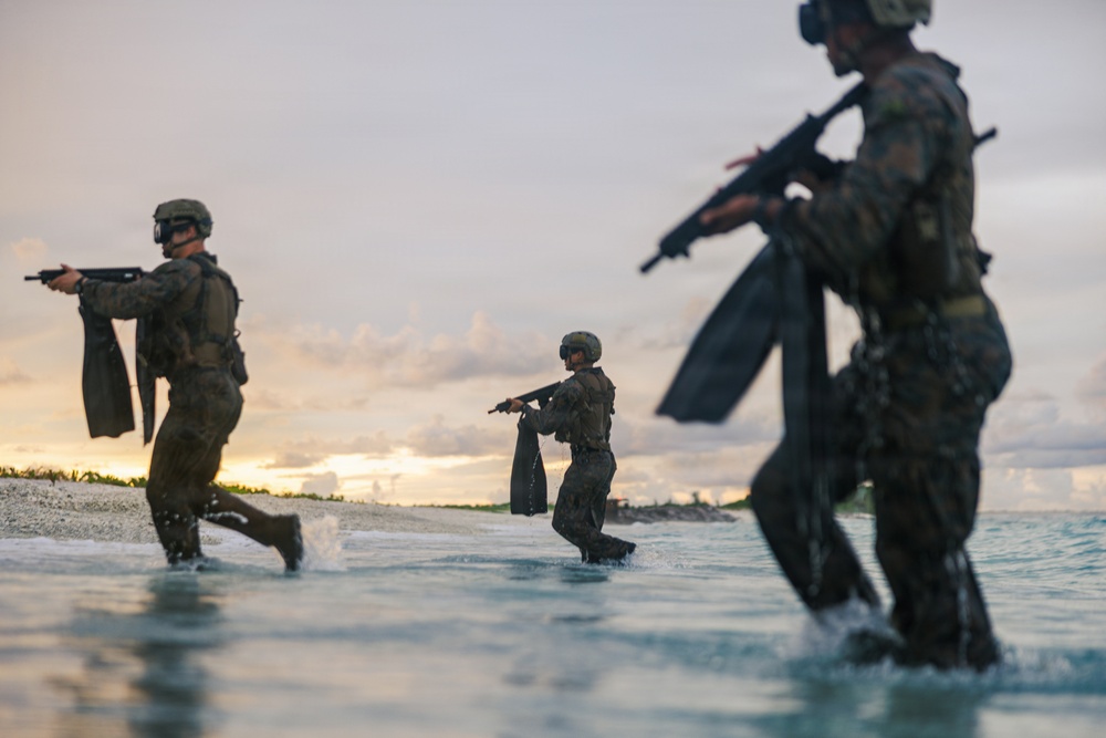 31st MEU | Force Recon Platoon conducts simulated Reconnaissance &amp;amp; Surveillance