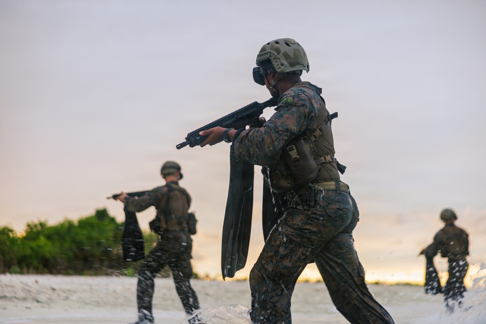 31st MEU | Force Recon Platoon conducts simulated Reconnaissance &amp; Surveillance
