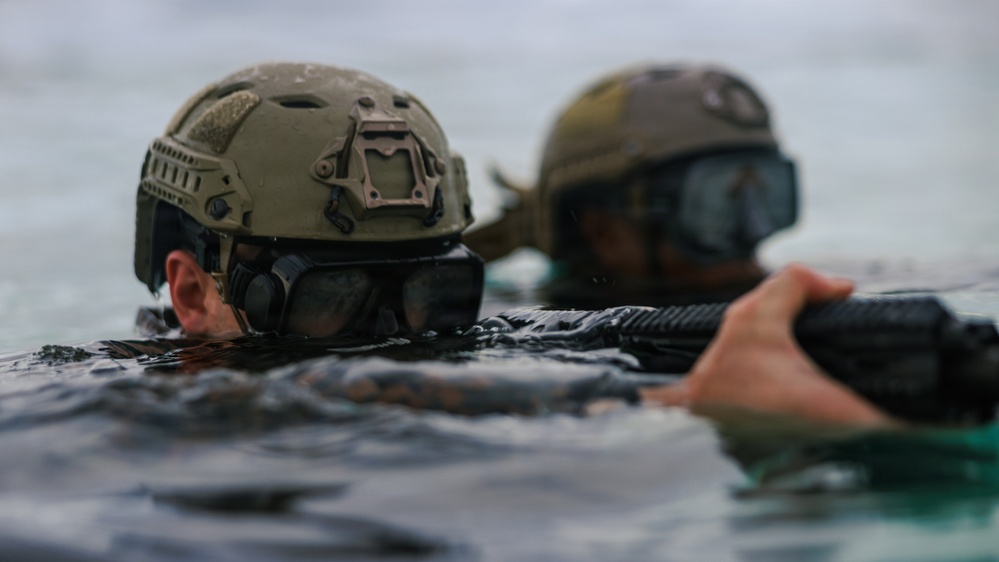 31st MEU | Force Recon Platoon conducts simulated Reconnaissance &amp; Surveillance