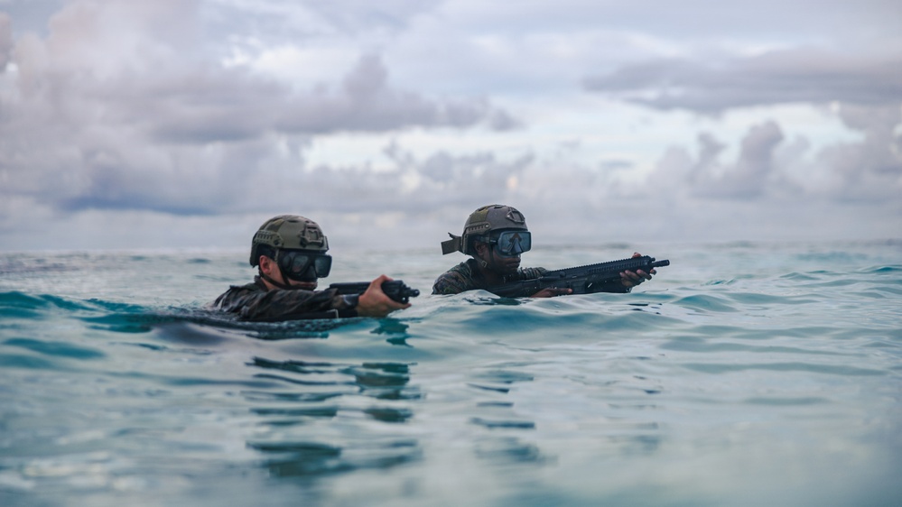 31st MEU | Force Recon Platoon conducts simulated Reconnaissance &amp; Surveillance