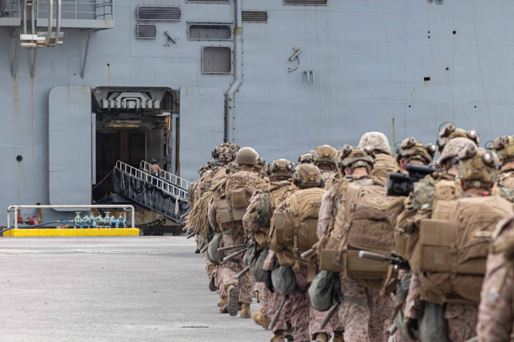31st MEU | Lima Company conducts a simulated amphibious assault