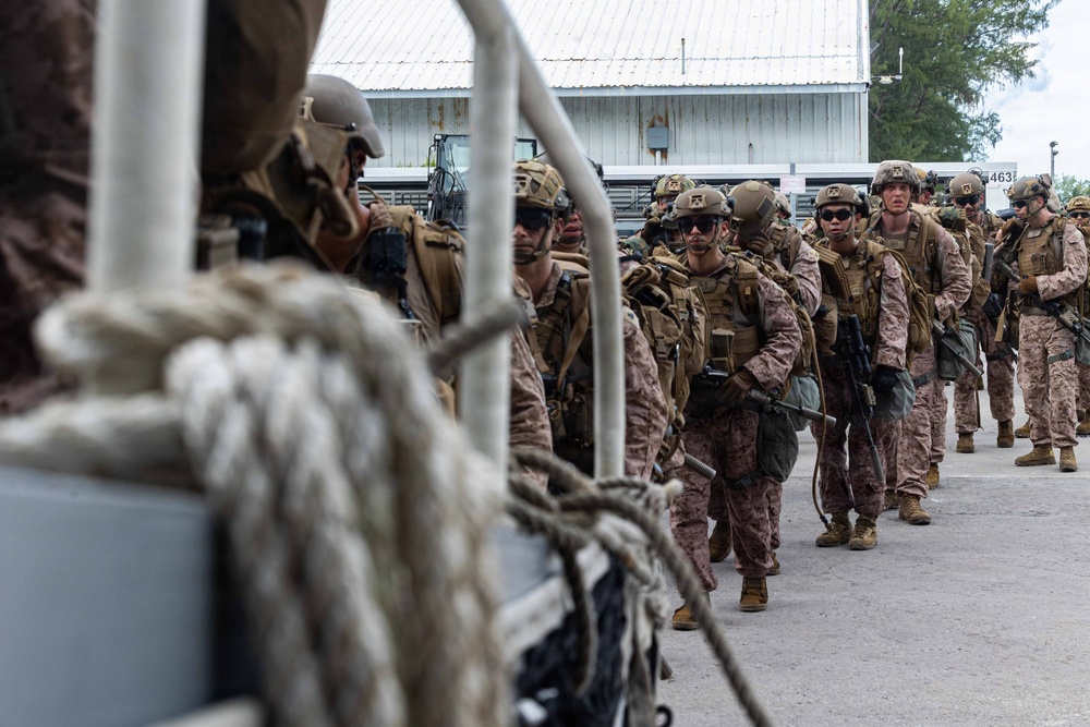 31st MEU | Lima Company conducts a simulated amphibious assault
