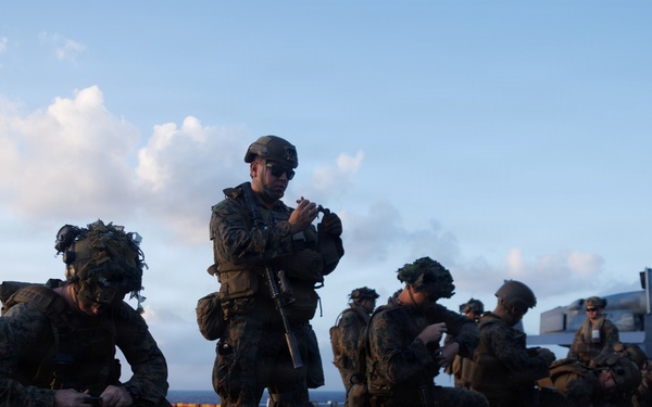 31st MEU | Lima Company conducts live fire deck shoot