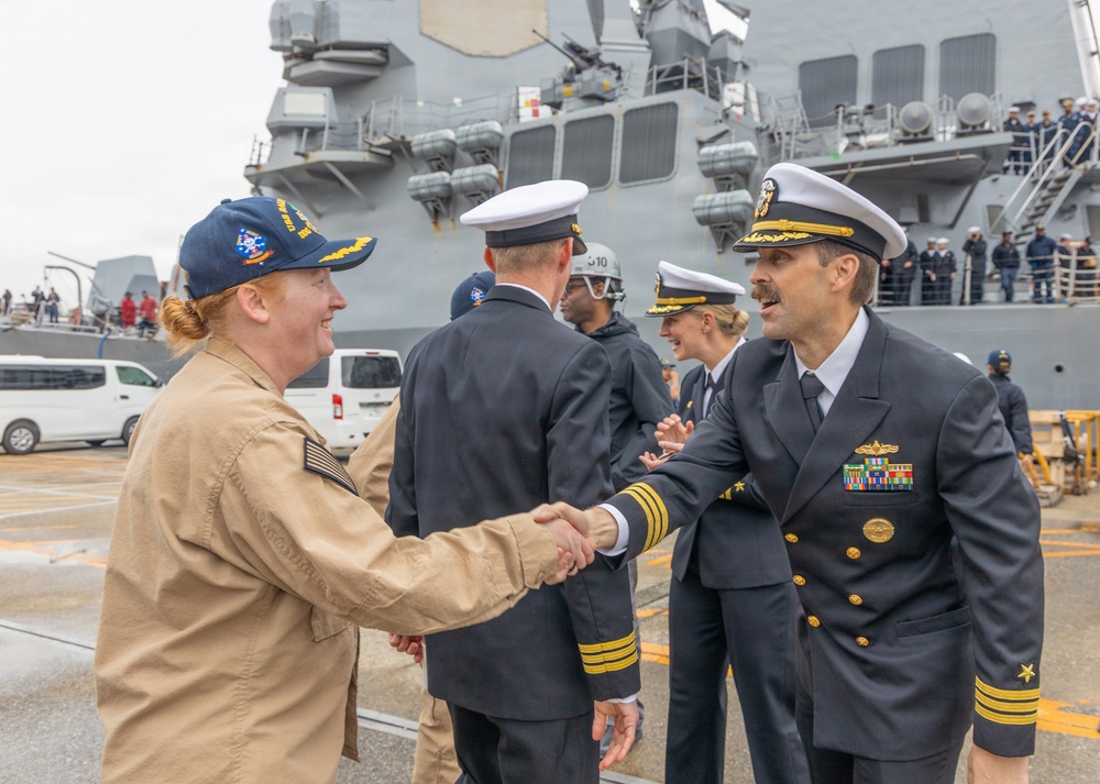 USS Mustin Arrives at Fleet Activities Yokosuka