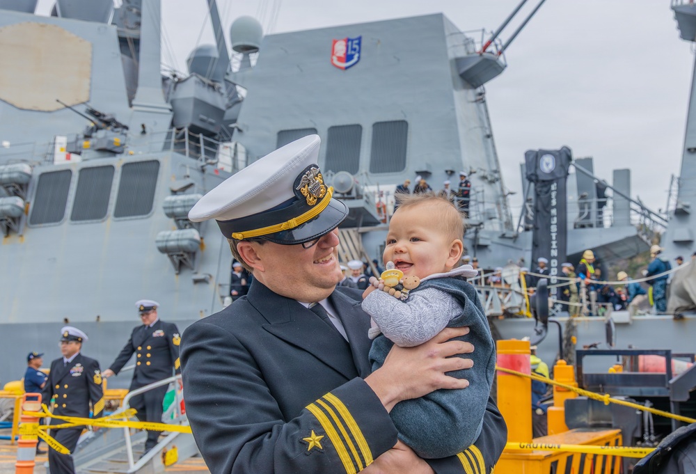 USS Mustin Arrives at Fleet Activities Yokosuka