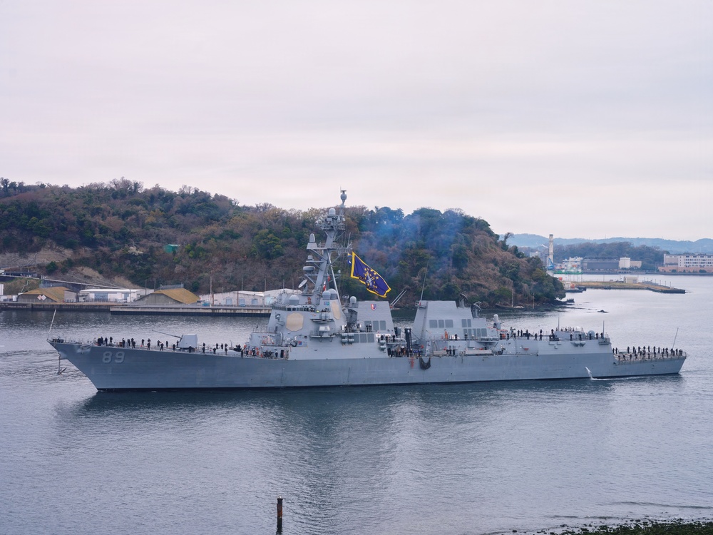 USS Mustin Arrives in Yokosuka