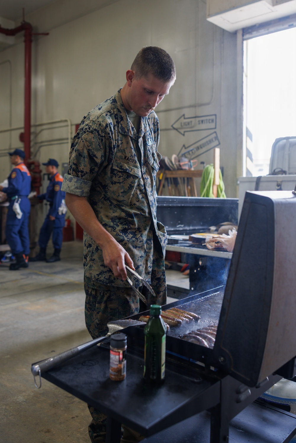 MCIPAC EOD trains Japan Coast Guard and Naha Fire Department
