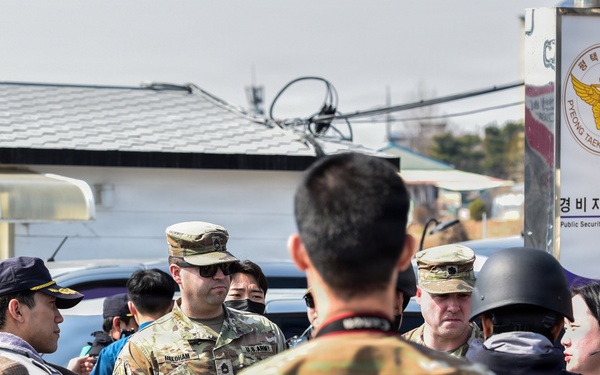 ROK SWAT, U.S Army Garrison Humphrey's personnel conduct joint explosive training
