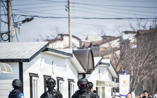 ROK SWAT, U.S Army Garrison Humphrey's personnel conduct joint explosive training