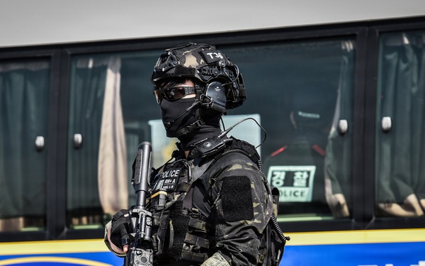 ROK SWAT, U.S Army Garrison Humphrey's personnel conduct joint explosive training