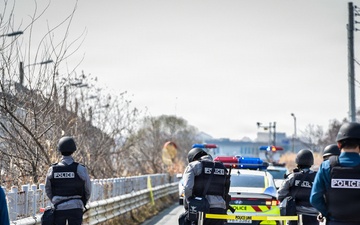 ROK SWAT, U.S Army Garrison Humphrey's personnel conduct joint EOD training