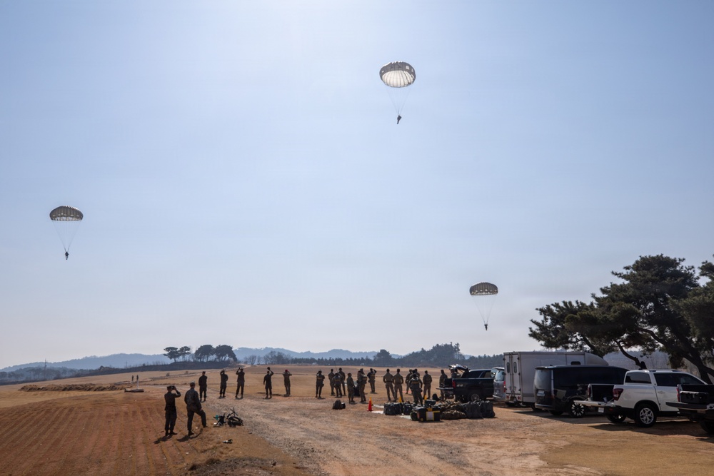 KMEP 26.1: 3rd LSB Conducts Helicopter Jump Training