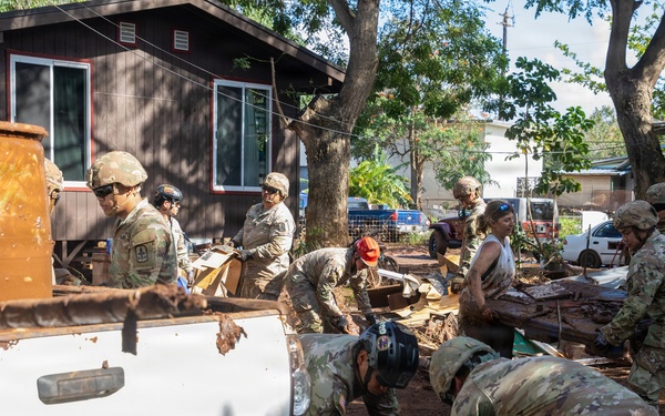 Hawaii National Guard assists Waialua residents with debris removal, water distribution