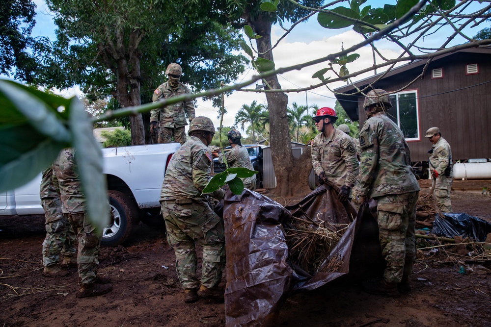 Hawaii National Guard assists Waialua residents with debris removal, water distribution