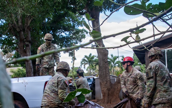 Hawaii National Guard assists Waialua residents with debris removal, water distribution
