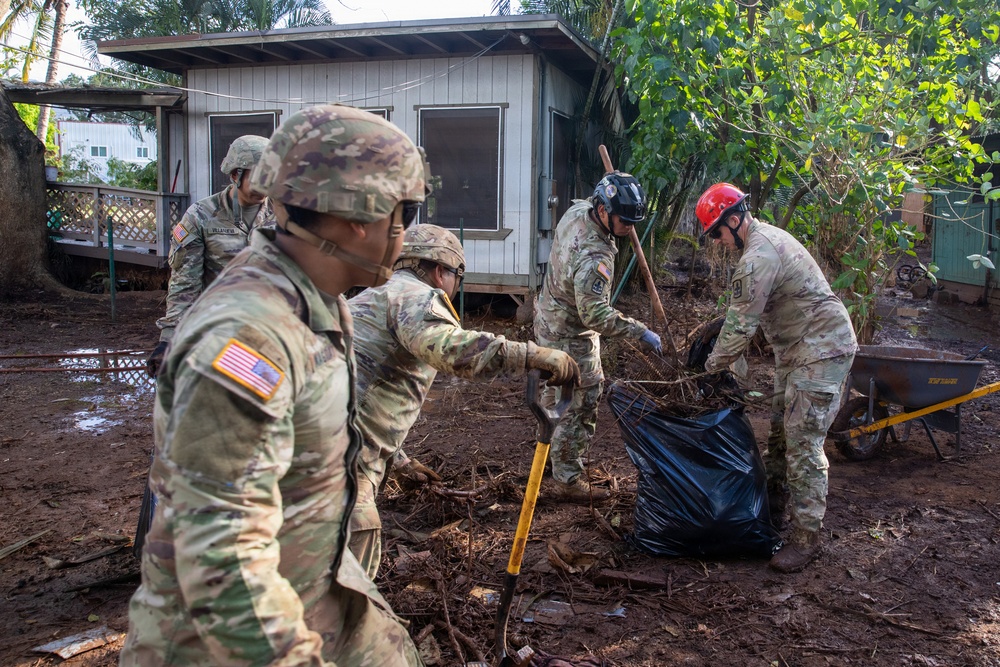 Hawaii National Guard assists Waialua residents with debris removal, water distribution