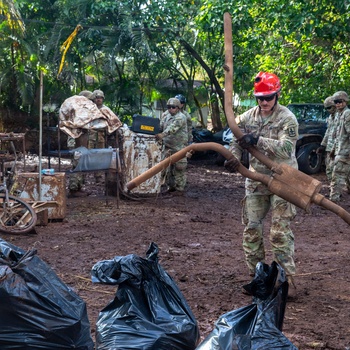 Hawaii National Guard assists Waialua residents with debris removal, water distribution