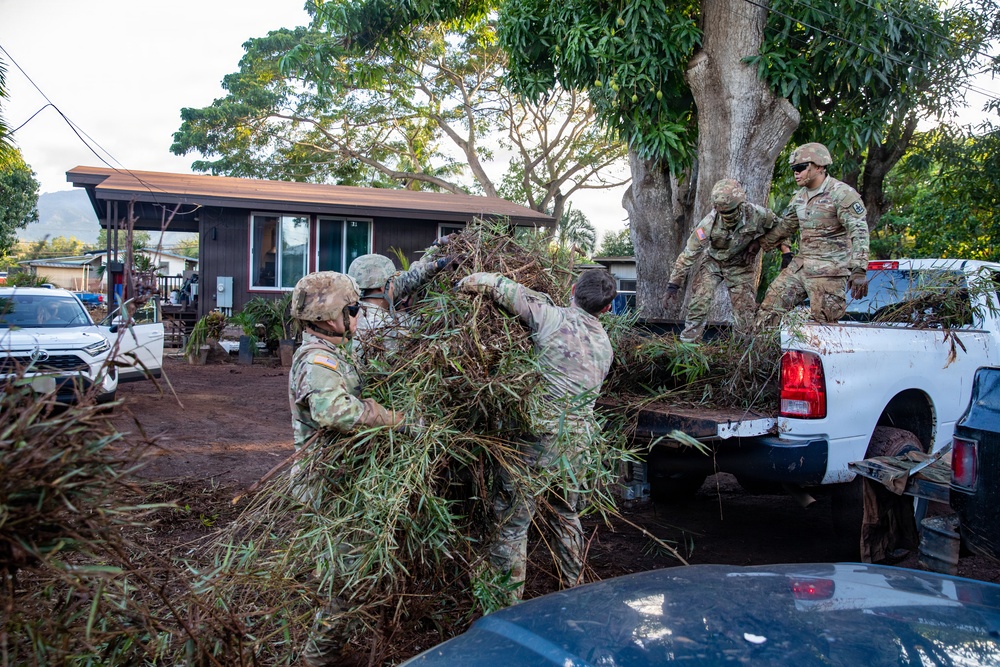 Hawaii National Guard assists Waialua residents with debris removal, water distribution